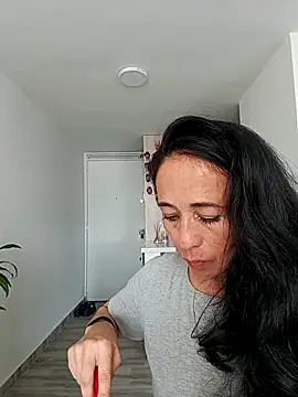 Snapshot of Coeur_de_luxure chatting on 09-18-25, 06:21 Coeur de luxure online show from 09-18-25, 06:21