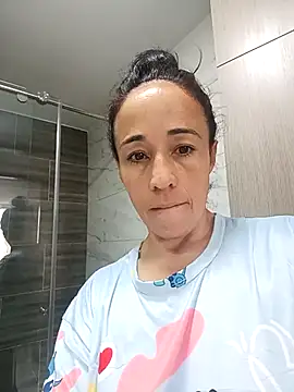 Snapshot of Coeur_de_luxure chatting on 09-30-25, 02:22 Coeur de luxure online show from 09-30-25, 02:22