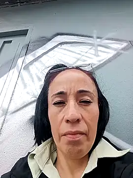 Snapshot of Coeur_de_luxure chatting on 10-03-25, 04:37 Coeur de luxure online show from 10-03-25, 04:37