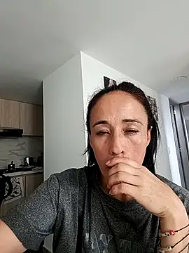 Snapshot of Coeur_de_luxure chatting on 10-04-25, 07:56 Coeur de luxure online show from 10-04-25, 07:56