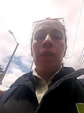 Snapshot of Coeur_de_luxure chatting on 10-08-25, 06:16 Coeur de luxure online show from 10-08-25, 06:16