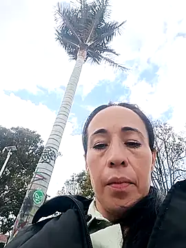 Snapshot of Coeur_de_luxure chatting on 10-09-25, 02:15 Coeur de luxure online show from 10-09-25, 02:15