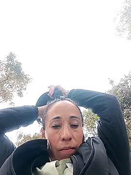 Snapshot of Coeur_de_luxure chatting on 10-14-25, 06:20 Coeur de luxure online show from 10-14-25, 06:20