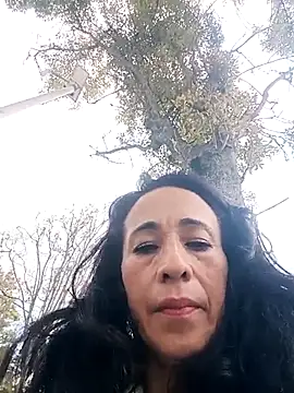 Snapshot of Coeur_de_luxure chatting on 10-15-25, 06:08 Coeur de luxure online show from 10-15-25, 06:08