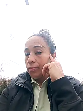 Snapshot of Coeur_de_luxure chatting on 10-17-25, 03:47 Coeur de luxure online show from 10-17-25, 03:47