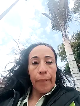 Snapshot of Coeur_de_luxure chatting on 10-22-25, 02:50 Coeur de luxure online show from 10-22-25, 02:50