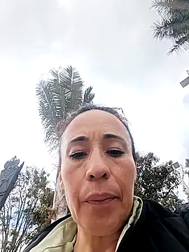 Snapshot of Coeur_de_luxure chatting on 10-25-25, 02:35 Coeur de luxure online show from 10-25-25, 02:35