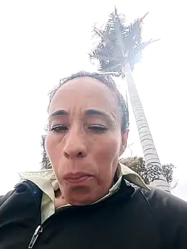 Snapshot of Coeur_de_luxure chatting on 10-28-25, 05:59 Coeur de luxure online show from 10-28-25, 05:59