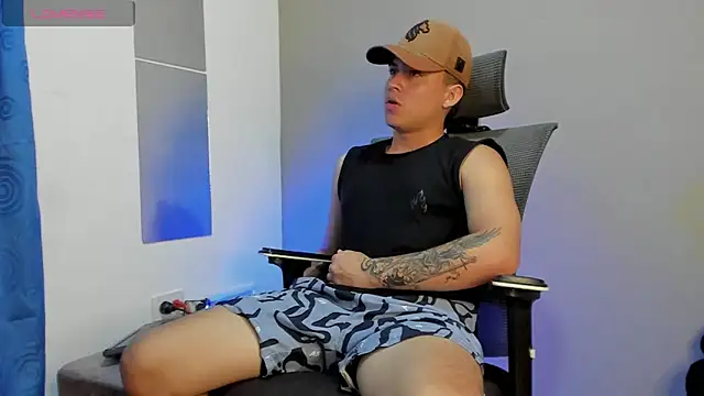 Snapshot of mattiwsmorris_ chatting on 11-19-25, 03:45 mattiwsmorris online show from 11-19-25, 03:45