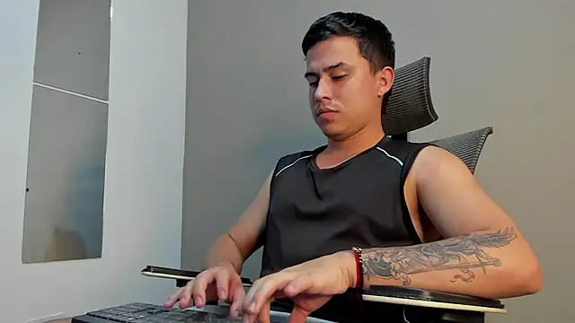 Snapshot of mattiwsmorris_ chatting on 12-05-25, 06:00 mattiwsmorris online show from 12-05-25, 06:00