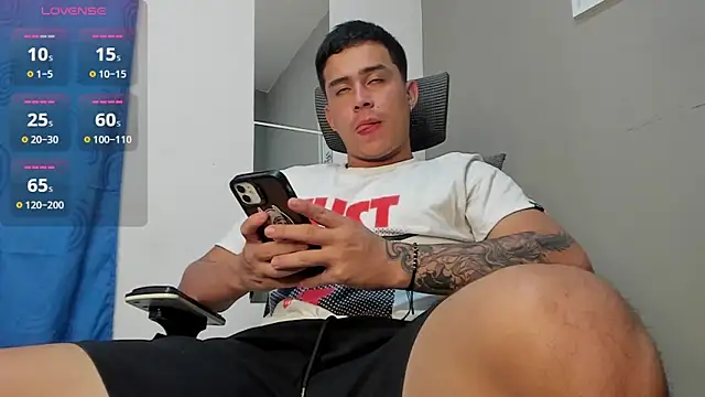 Snapshot of mattiwsmorris_ chatting on 01-15-26, 02:27 mattiwsmorris online show from 01-15-26, 02:27