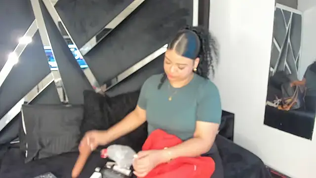 Snapshot of Rubyxht chatting on 09-15-25, 12:38 Rubyxht online show from 09-15-25, 12:38