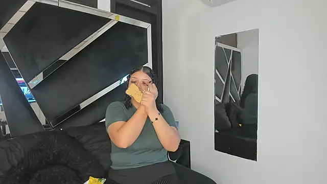 Snapshot of Rubyxht chatting on 09-23-25, 12:30 Rubyxht online show from 09-23-25, 12:30