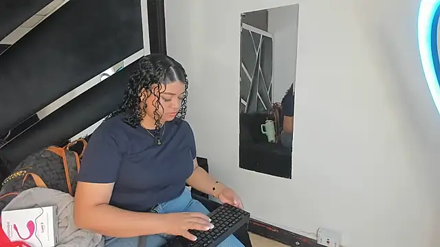 Snapshot of Rubyxht chatting on 09-27-25, 12:32 Rubyxht online show from 09-27-25, 12:32