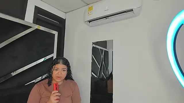 Snapshot of Rubyxht chatting on 10-21-25, 12:39 Rubyxht online show from 10-21-25, 12:39