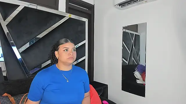 Snapshot of Rubyxht chatting on 10-23-25, 12:37 Rubyxht online show from 10-23-25, 12:37