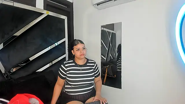 Snapshot of Rubyxht chatting on 12-14-25, 12:32 Rubyxht online show from 12-14-25, 12:32