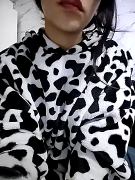 Snapshot of ElaRuil69 chatting on 10-28-25, 02:26 ElaRuil69 online show from 10-28-25, 02:26