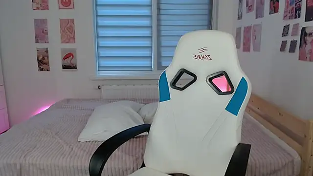 Karina Hendrick online show from 03-08-25, 10:11