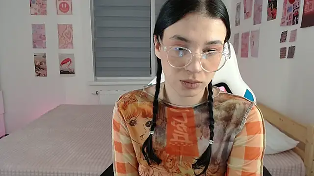 Karina Hendrick online show from 03-11-25, 03:37