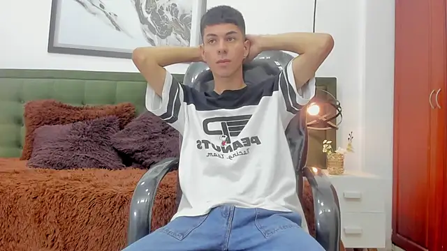 Snapshot of Johann_sex chatting on 01-07-26, 05:15 Johann sex online show from 01-07-26, 05:15