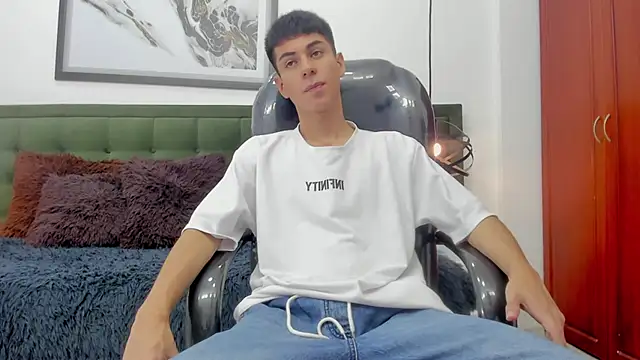 Snapshot of Johann_sex chatting on 02-25-26, 05:22 Johann sex online show from 02-25-26, 05:22