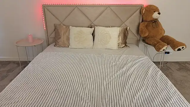 PaigePrado online show from 04-15-26, 05:47