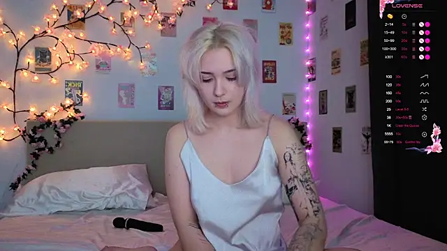 Snapshot of Nasy chatting on 03-09-26, 08:02 Nasy online show from 03-09-26, 08:02