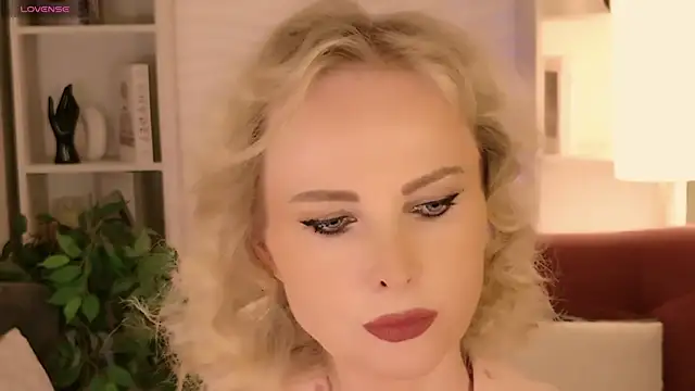 Snapshot of Sandra_Kind chatting on 07-18-26, 05:22 Sandra Kind online show from 07-18-26, 05:22