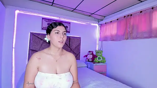 Snapshot of Cristal_Smith20 chatting on 10-18-25, 02:51 Cristal Smith20 online show from 10-18-25, 02:51