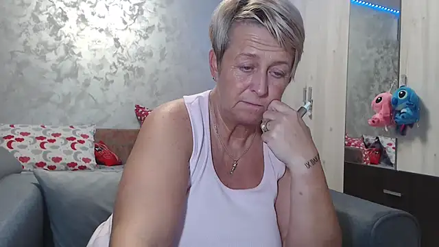 RosesandLillies online show from 12-20-25, 05:09