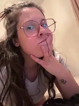 Snapshot of Rosiee69_ chatting on 03-02-25, 06:37 Rosiee69  online show from 03-02-25, 06:37