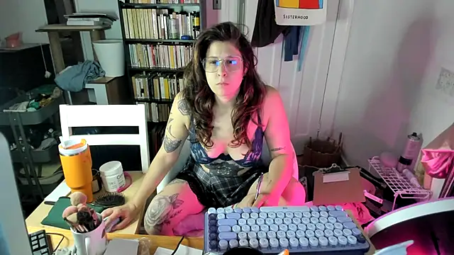 Snapshot of Rosiee69_ chatting on 10-28-25, 09:17 Rosiee69  online show from 10-28-25, 09:17