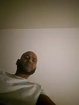 Snapshot of Mrnutella chatting on 03-05-25, 05:29 Mrnutella online show from 03-05-25, 05:29