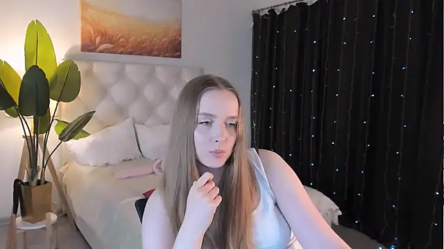 Snapshot of JenniferGraces chatting on 06-11-26, 12:32 JenniferGraces online show from 06-11-26, 12:32