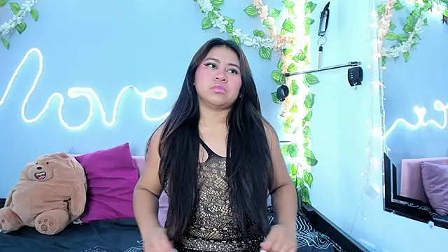 Luna Sommer online show from 03-05-25, 01:17