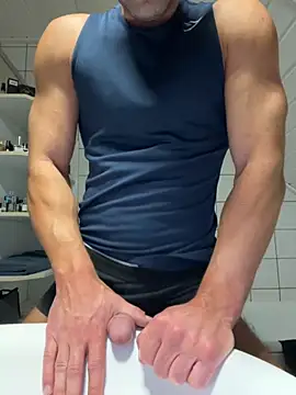 Snapshot of Nita69 chatting on 11-15-25, 04:14 Nita69 online show from 11-15-25, 04:14