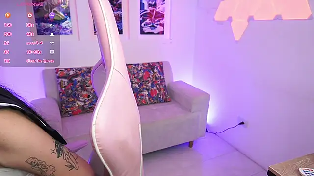 Snapshot of SaharaKramer chatting on 02-24-25, 07:52 SaharaKramer online show from 02-24-25, 07:52