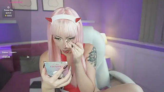 Snapshot of SaharaKramer chatting on 11-20-25, 07:13 SaharaKramer online show from 11-20-25, 07:13