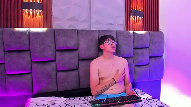 Snapshot of Evie_Demn7 chatting on 02-24-25, 03:44 Evie Demn7 online show from 02-24-25, 03:44