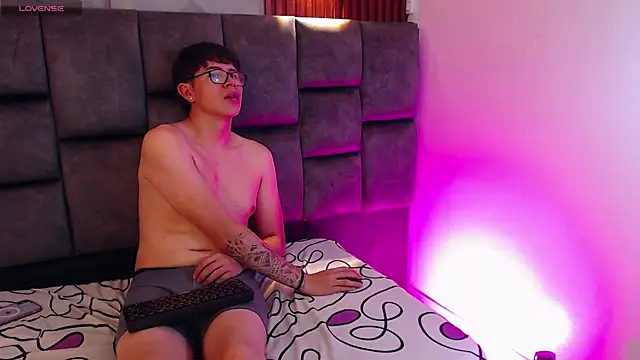 Snapshot of Evie_Demn7 chatting on 02-28-25, 06:43 Evie Demn7 online show from 02-28-25, 06:43