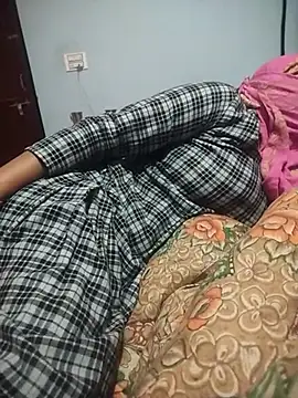 Snapshot of indian_couple4 chatting on 02-19-25, 03:27 indian couple4 online show from 02-19-25, 03:27