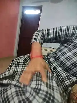 Snapshot of indian_couple4 chatting on 02-21-25, 06:40 indian couple4 online show from 02-21-25, 06:40