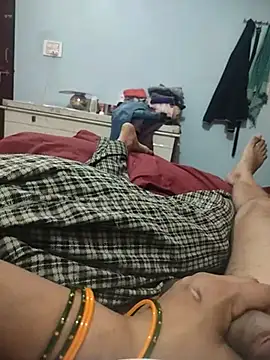 Snapshot of indian_couple4 chatting on 03-03-25, 06:44 indian couple4 online show from 03-03-25, 06:44