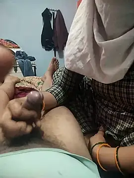 Snapshot of indian_couple4 chatting on 03-15-25, 03:27 indian couple4 online show from 03-15-25, 03:27