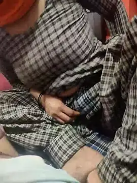 Snapshot of indian_couple4 chatting on 03-20-25, 05:25 indian couple4 online show from 03-20-25, 05:25