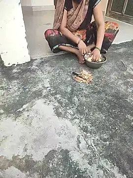 Snapshot of indian_couple4 chatting on 09-21-25, 01:07 indian couple4 online show from 09-21-25, 01:07