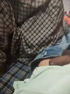 Snapshot of indian_couple4 chatting on 11-25-25, 08:14 indian couple4 online show from 11-25-25, 08:14