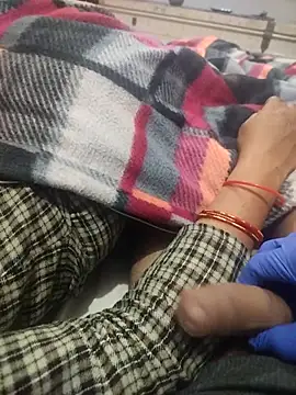 Snapshot of indian_couple4 chatting on 12-15-25, 05:06 indian couple4 online show from 12-15-25, 05:06