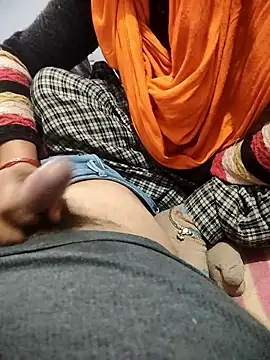 Snapshot of indian_couple4 chatting on 01-10-26, 10:28 indian couple4 online show from 01-10-26, 10:28